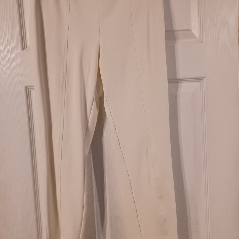 Anne Klein size 8 pull on dress pants in off white